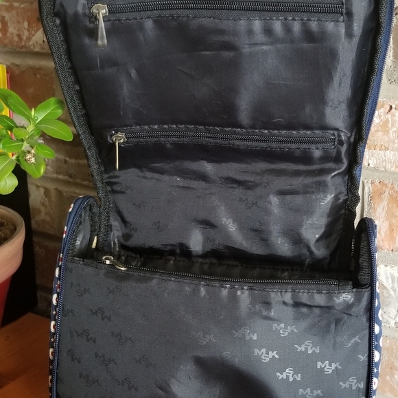 Toiletry bag - Picture 6 of 6